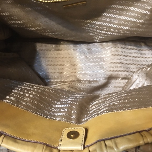Prada ❤️❤️❤️Tan Leather Handbag - Picture 6 of 10